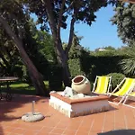 And Garden, 10 Min From Willa *