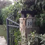And Garden, 10 Min From Willa *