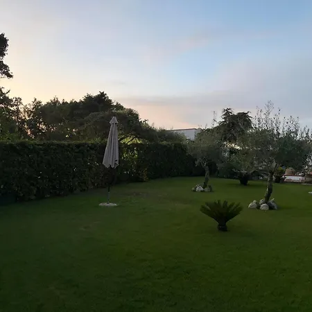 Villa And Garden, 10 Min From