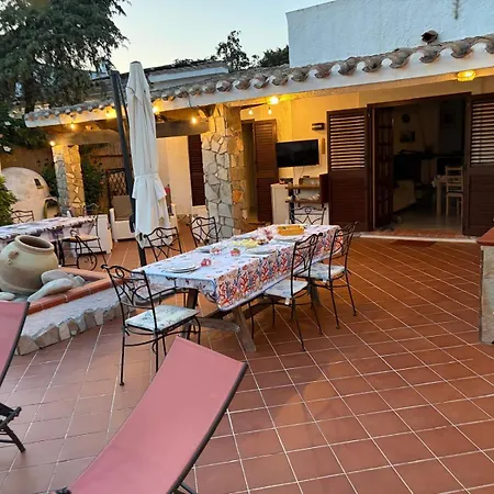 Villa And Garden, 10 Min From Villasimius