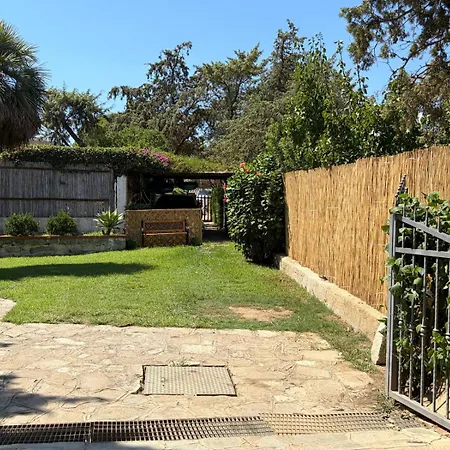 Villa And Garden, 10 Min From Villasimius
